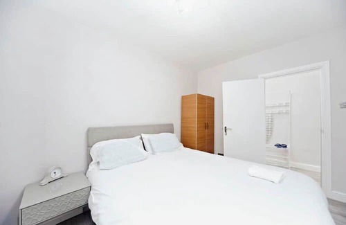 West Thornton Apartment | Stylish 1BR Thornton Flat with Kitchen and City Access