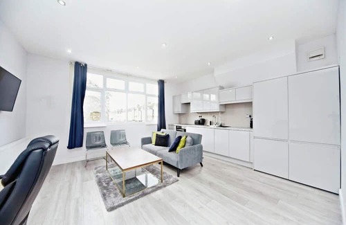 West Thornton Apartment | Stylish 1BR Thornton Flat with Kitchen and City Access