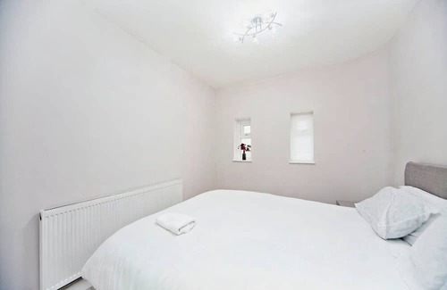 West Thornton Apartment | Stylish 1BR Thornton Flat with Kitchen and City Access