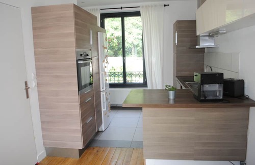 Montfort-l'Amaury House | Elegant French House Near Versailles with Spa and Hot Tub