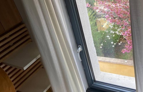 Montfort-l'Amaury House | Elegant French House Near Versailles with Spa and Hot Tub