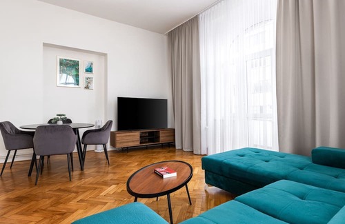 Palmovka Apartment | Convenient City Buzz Apartment Near O2 Arena for 6 Guests