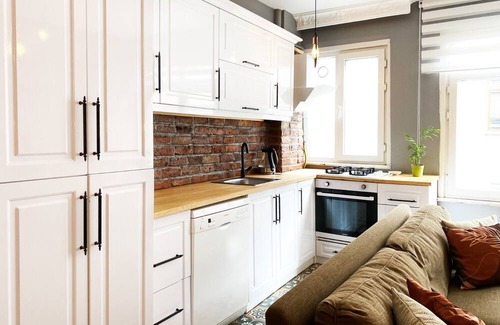 Rasimpasa Condo | Budget-Friendly Hotel with Pet and Child-Friendly Amenities