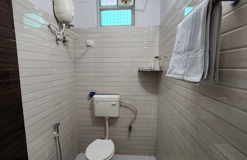 Varanasi Apartment | Cozy 3BHK Home with Pet-Friendly Amenities and Spa