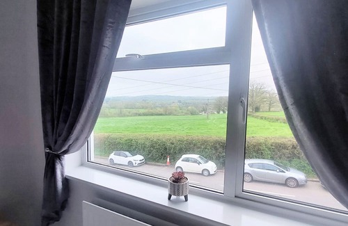 Tatworth House | Inviting 3 Bed House Near the Scenic Jurassic Coast