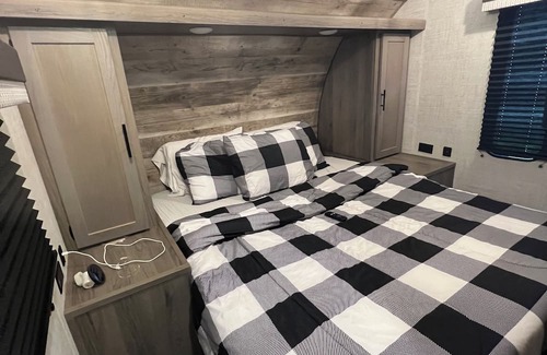 Bridgeview House | Modern RV BnB with Ocean View & Spa Amenities