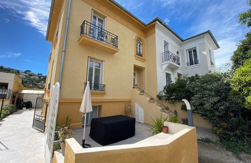 Mantega House | Cozy Nice House for 6 with Terrace and Parking Amenities