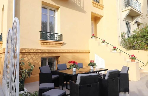 Mantega House | Cozy Nice House for 6 with Terrace and Parking Amenities
