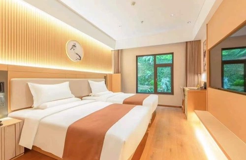 Xuan Wu Hotel | Discover Nanjing Zitu Hotel: Family-Friendly Stay with Breakfast