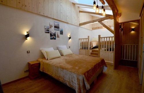 Scionzier House | Cozy MARCELLY Room with Pool and Ocean View Awaits You