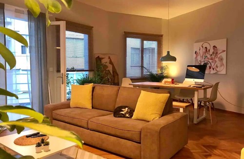 Karsiyaka Condo | Central Sea View Retreat with Spa & Breakfast Included