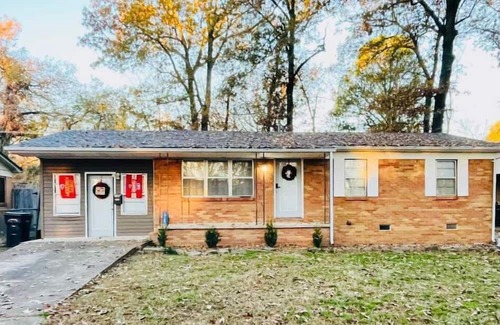 Batesville House | Relaxing Retreat: Your Perfect Home Away from Home