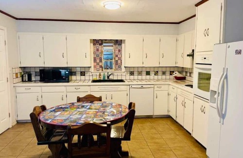 Batesville House | Relaxing Retreat: Your Perfect Home Away from Home
