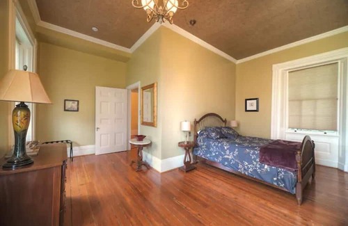 Burlington Other | Historic Farmhouse Retreat with Hot Tub & 10/10 Guest Rating
