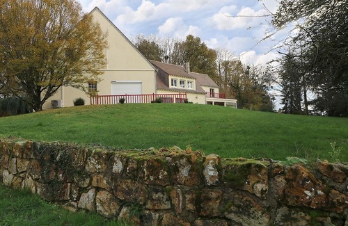 Vierzon Villa | Central Villa in France: Pet & Child-Friendly Retreat