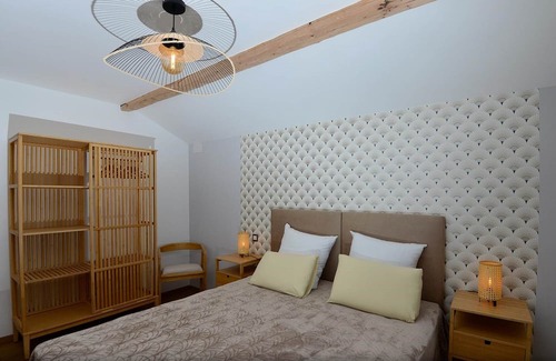Scionzier House | Cozy MOLE Room with Kitchen - Ideal for Family Stays