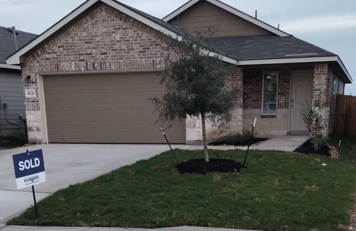 San Antonio House | Comfortable 3-Bedroom Home with Office Space for Families