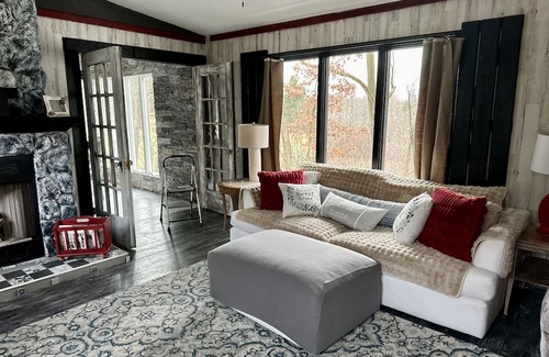 Boston Heights House | Discover The Brupoppy Farm & Stay in Boston Heights, Ohio