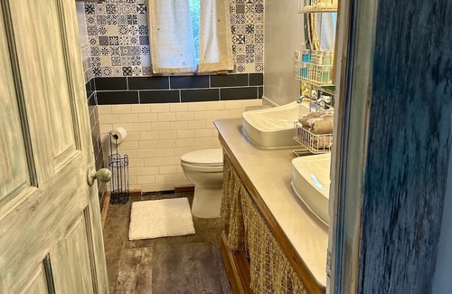 Boston Heights House | Discover The Brupoppy Farm & Stay in Boston Heights, Ohio