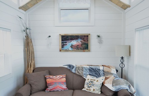 Prescott Valley House | Inviting Tiny Home with Kitchen, Patio & Private Parking
