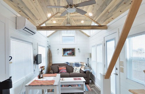 Prescott Valley House | Inviting Tiny Home with Kitchen, Patio & Private Parking