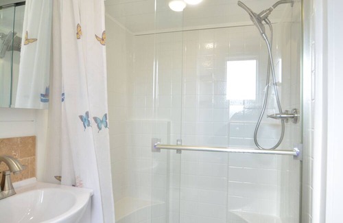 Prescott Valley House | Inviting Tiny Home with Kitchen, Patio & Private Parking