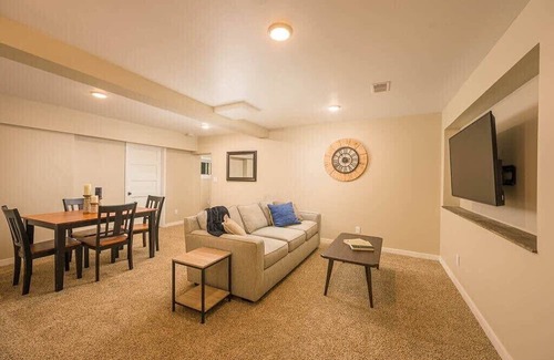 Ledgeview House | Family-Friendly Ledgeview Hotel with Kitchen Amenities