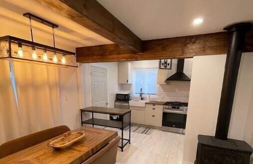 Pefferlaw Cottage | Welcoming Modern Cottage Just Steps From The Water