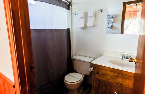 Crestline Apartment | Relax at Grey Squirrel in Crestline Mountains with Pool & Spa
