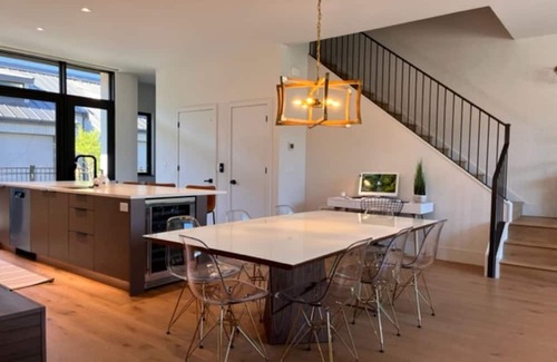 Okanagan-Similkameen House | Unwind on the Rooftop Patio Overlooking Lake Okanagan