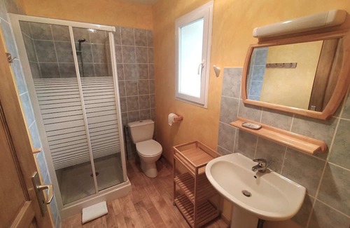 Lissac-et-Mouret House | Relaxing Countryside Retreat with Family and Pet Amenities