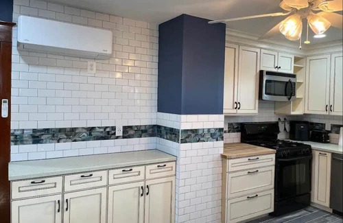 Wildwood House | Family-Friendly Retreat by the Bay for Memorable Getaways