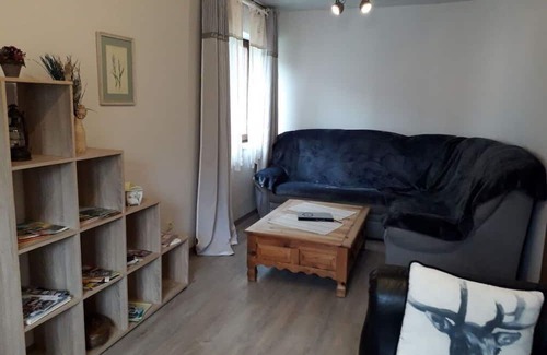 Rumbach House | Ground Floor Palatine: Pet-Friendly Stay with Breakfast