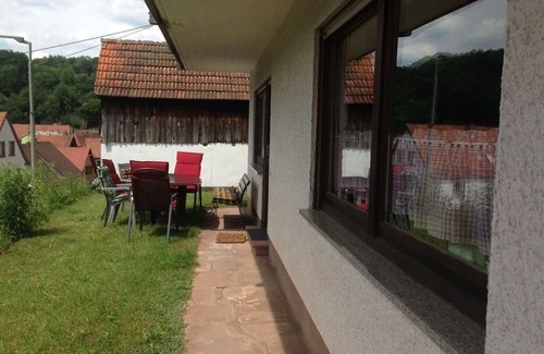 Rumbach House | Ground Floor Palatine: Pet-Friendly Stay with Breakfast