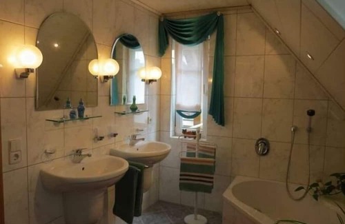 Bruchweiler-Baerenbach House | Yuan Comfort: Family-Friendly Stay with Kitchen & Breakfast