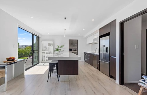 Papamoa Beach House | Sol Escape - Papamoa Beach Holiday Home