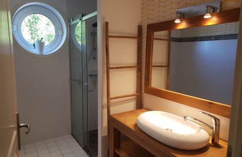 Locquenole House | Relaxing Retreat at Maison Bord de Mer with Pool & Spa