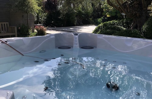 Locquenole House | Relaxing Retreat at Maison Bord de Mer with Pool & Spa