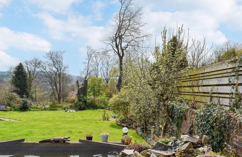 Lifton Cottage | Quaint Apartment in Charming Lifton Village with Great Amenities