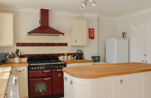 Lifton Cottage | Quaint Apartment in Charming Lifton Village with Great Amenities