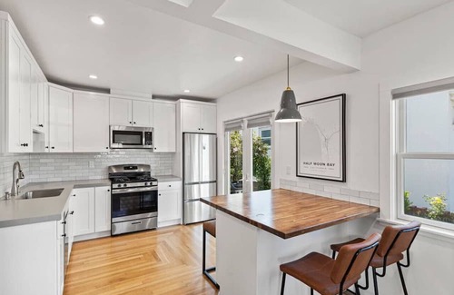 Half Moon Bay Cottage | Discover Elle's Place: Steps from Main Street and Ocean Views