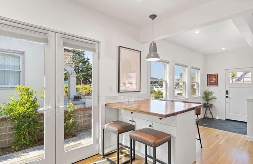 Half Moon Bay Cottage | Discover Elle's Place: Steps from Main Street and Ocean Views