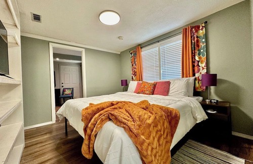 Reservoir House | Central Location with Four Cozy Kings and Family Amenities