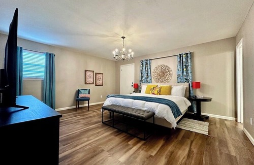 Reservoir House | Central Location with Four Cozy Kings and Family Amenities