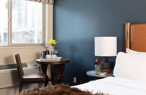 Mammoth Lakes Apartment | Pet-Friendly Guest Room with King Bed at Outbound Mammoth