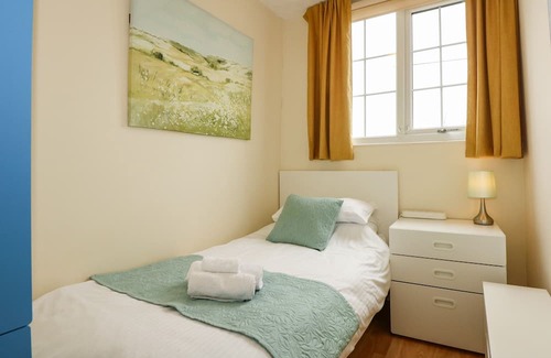 Skegness House | Martell Cottage: Oceanfront Retreat with Garden in Anderby Creek