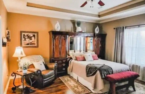 Beebe House | Waterfront Getaway at RaneyDay RedBird Retreat, Near Searcy