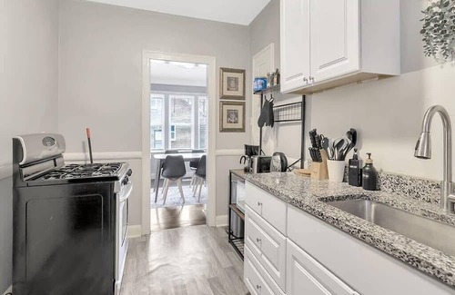 Detroit Apartment | Charming Home Close to Downtown Detroit with Great Amenities