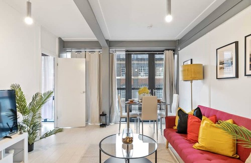 Stratford and New Town Apartment | Modern Two Bed Apartment in Stratford with Kitchen Access