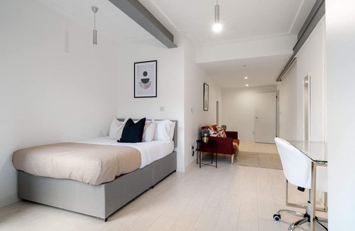 Stratford and New Town Apartment | Modern Two Bed Apartment in Stratford with Kitchen Access